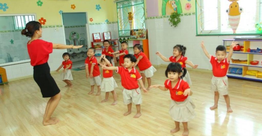 Bắt Chước Tạo Dáng