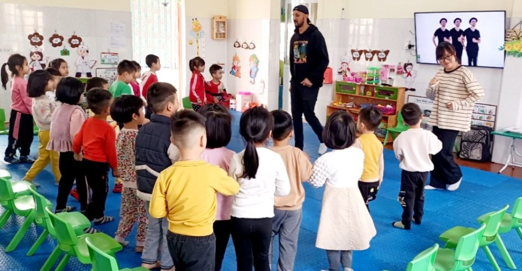 Tại Sao Phụ Huynh Việt Nam Lại Có Xu Hướng Cho Trẻ Mầm Non Học Tiếng Anh Từ Sớm