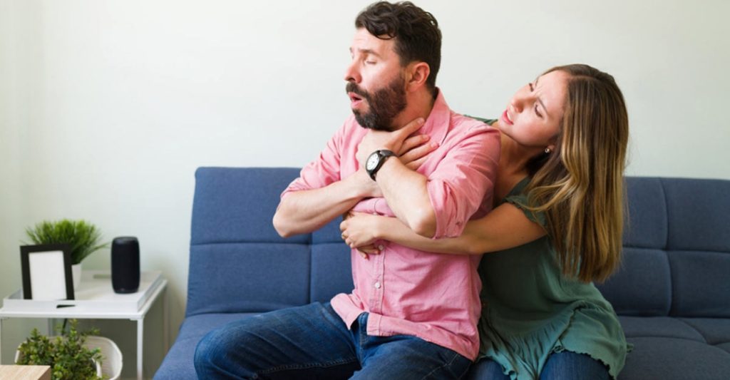 Hemlich Tư Thế Ngồi Trên Ghế